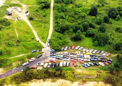 PParkplatz auf dem Aussichtspunkt
Parking sur le point de vue
Car park at the viewpoint